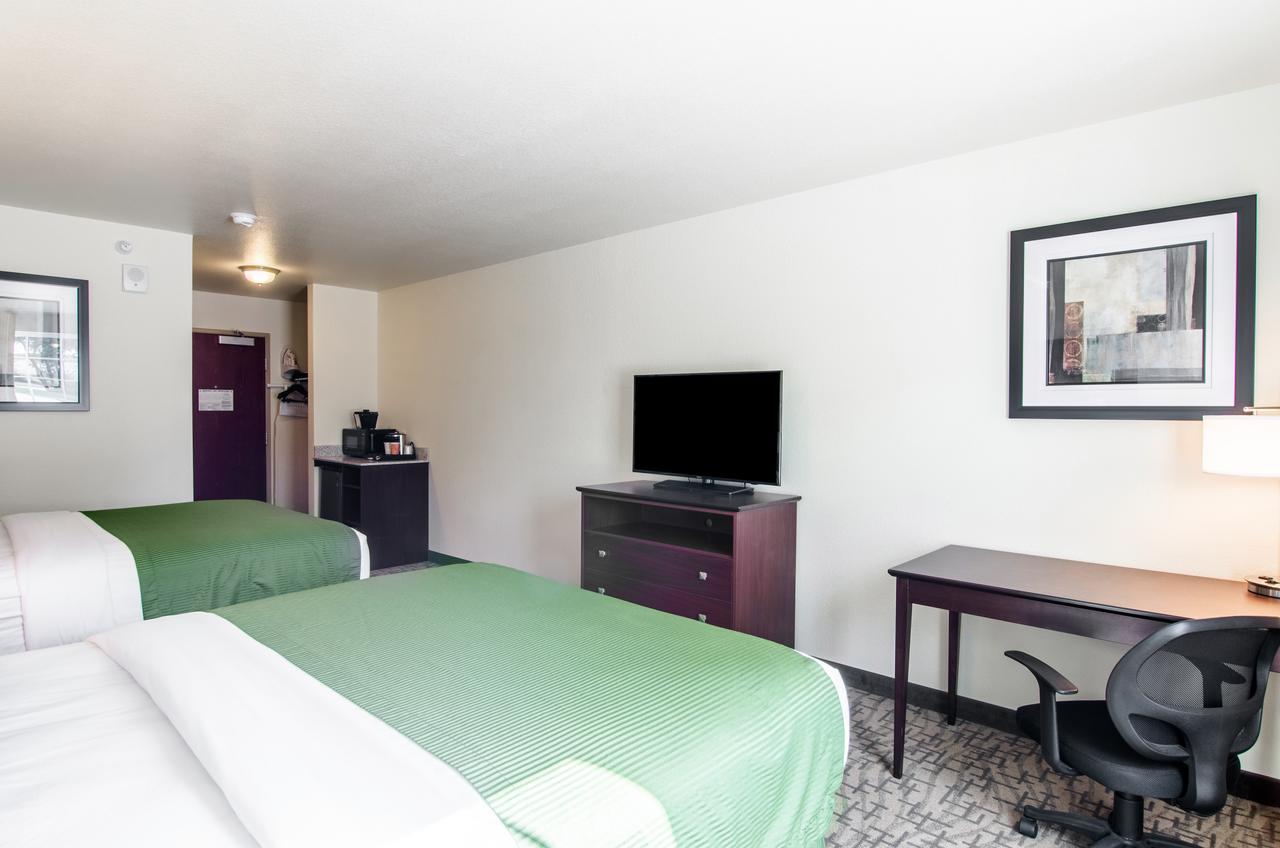 Cobblestone Inn & Suites - Guernsey Exterior photo