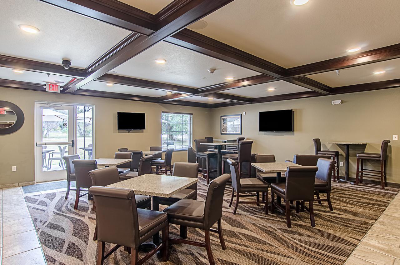 Cobblestone Inn & Suites - Guernsey Exterior photo