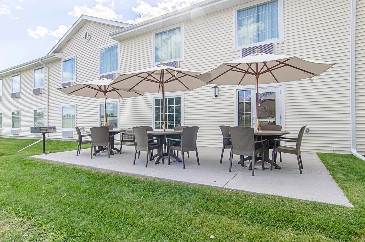 Cobblestone Inn & Suites - Guernsey Exterior photo